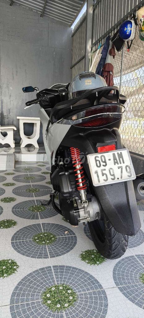 Kẹt tiền cần bán SH 160cc dk 09/2024. Mua bán Xe máy tại Huyện Cờ Đỏ Cần Thơ được đăng bởi Cát Bụi Là Ta hình 3