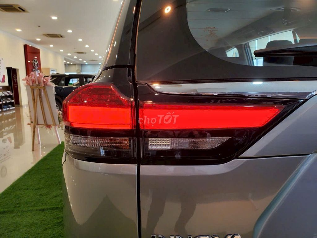 Toyota Innova 2025 photo 2