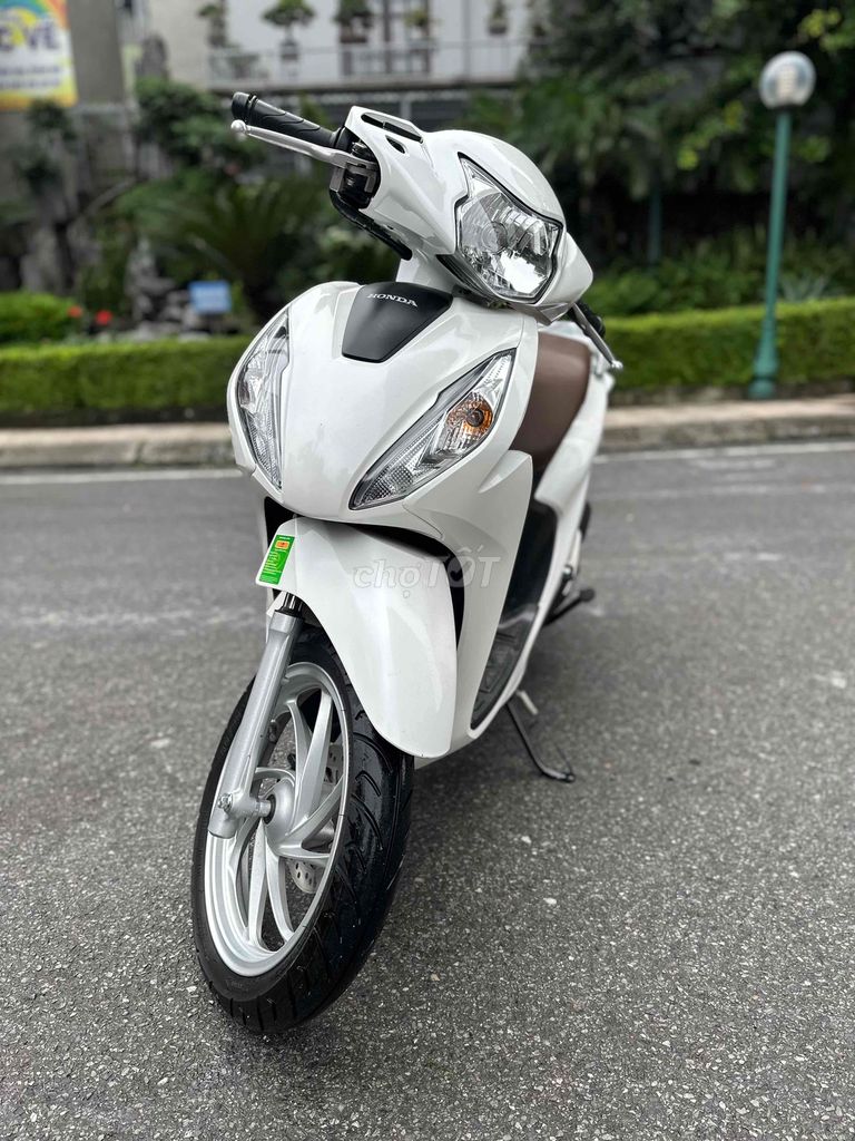 Honda Vision 2025!! chính chủ / như xe dắt hãng. Mua bán Xe máy tại Quận Hoàng Mai Hà Nội được đăng bởi Xe Máy Quân Oanh  hình 6