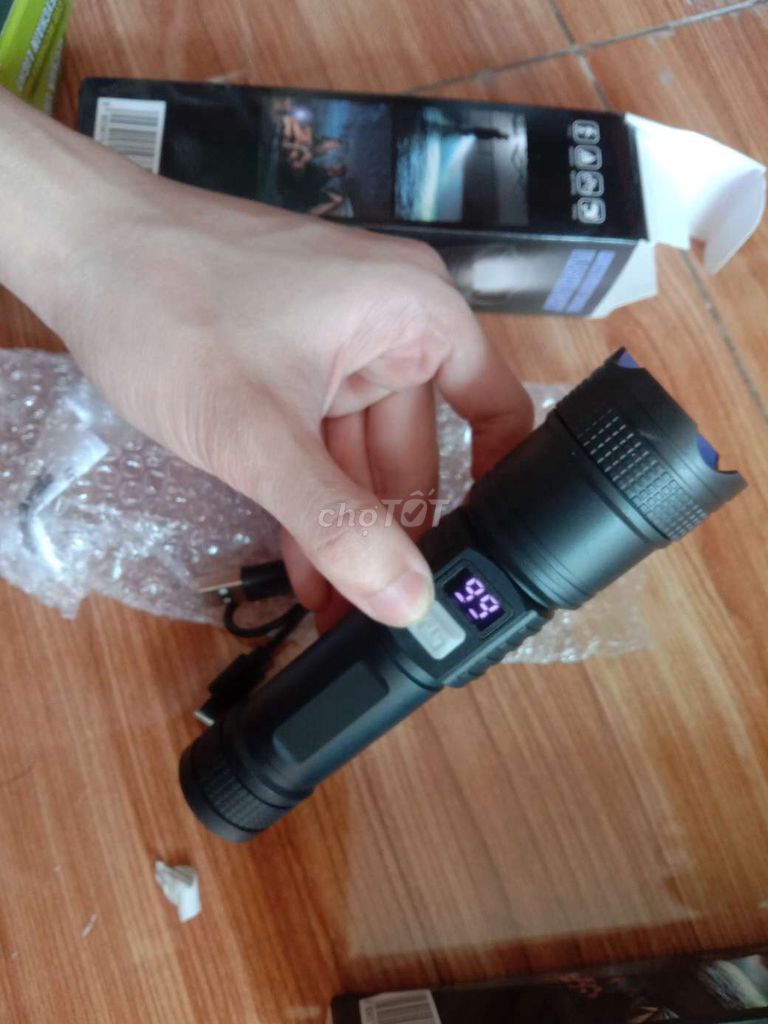 Đèn pin siêu sáng sạc typeC zom kèm cáp pin trâu. Mua bán Đèn tại Quận Tân Phú Tp Hồ Chí Minh được đăng bởi Vũ Khanh hình 1