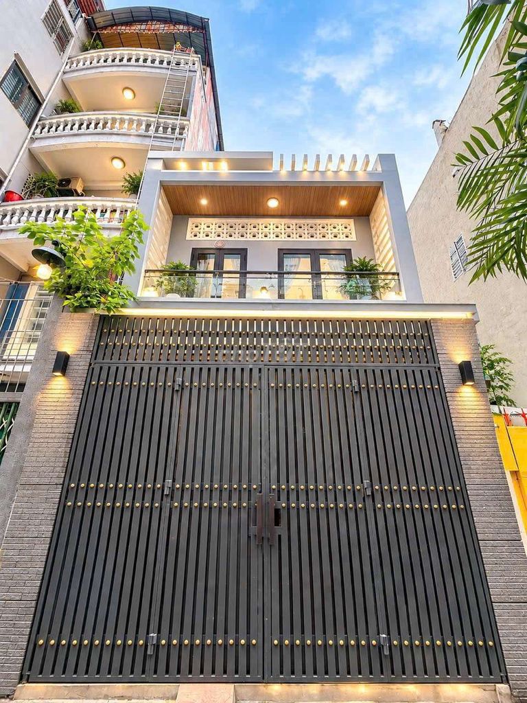 Дом в переулке для машин, рядом с ул. Ngo Quyen, Район 5, 80м², 10.2 млрд