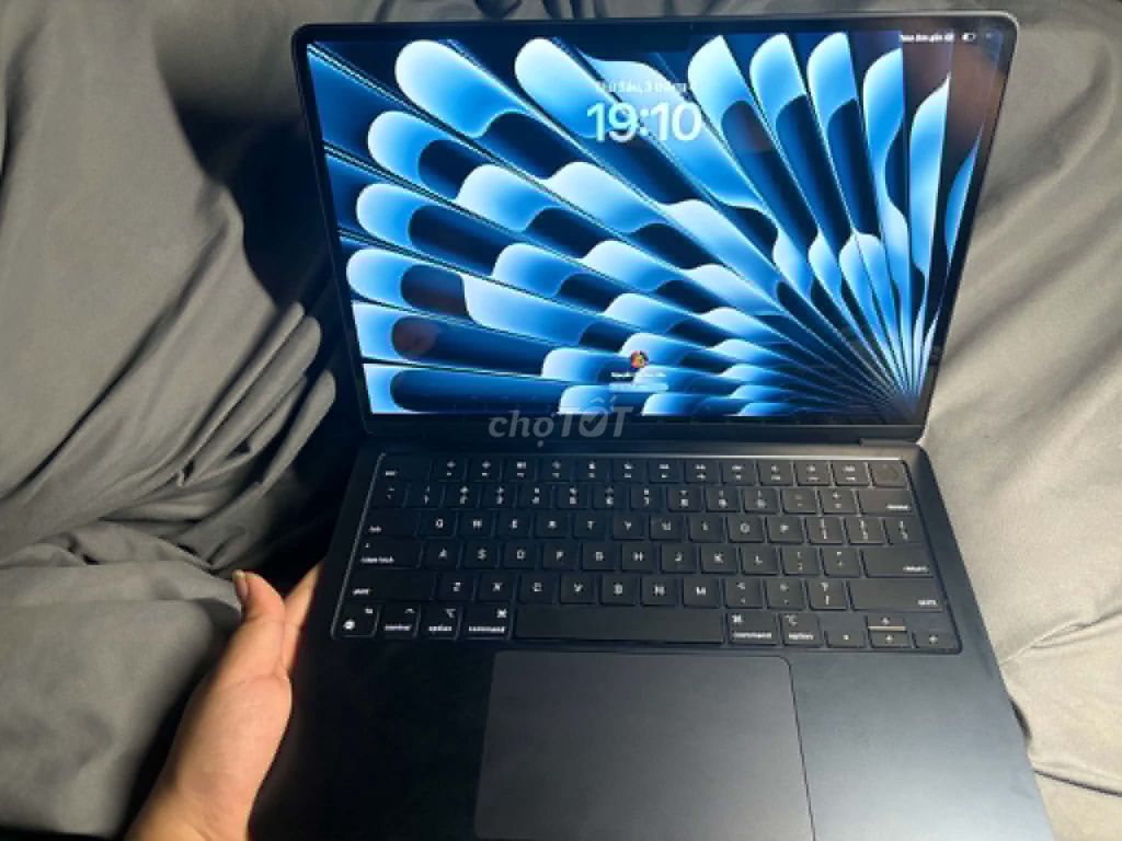 Apple MacBook Air M2 13.6 inch 16GB/256GB. Mua bán Laptop tại Thành phố Sa Đéc Đồng Tháp được đăng bởi Kim Yến  hình 1