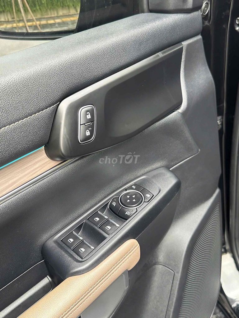 Ford Everest Titanium 2.0L 4x2 sx 2022 màu đen. Mua bán Ô tô tại Quận Cầu Giấy Hà Nội được đăng bởi Cao Quý hình 8
