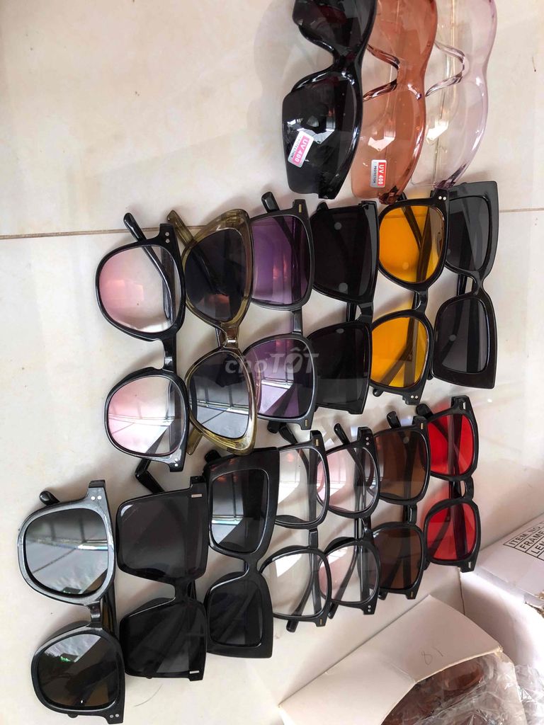 Kính mắt nhựa nhiều màu. Mua bán Phụ kiện thời trang khác tại Huyện Hòa Thành Tây Ninh được đăng bởi Nguyễn thị thu thảo hình 1