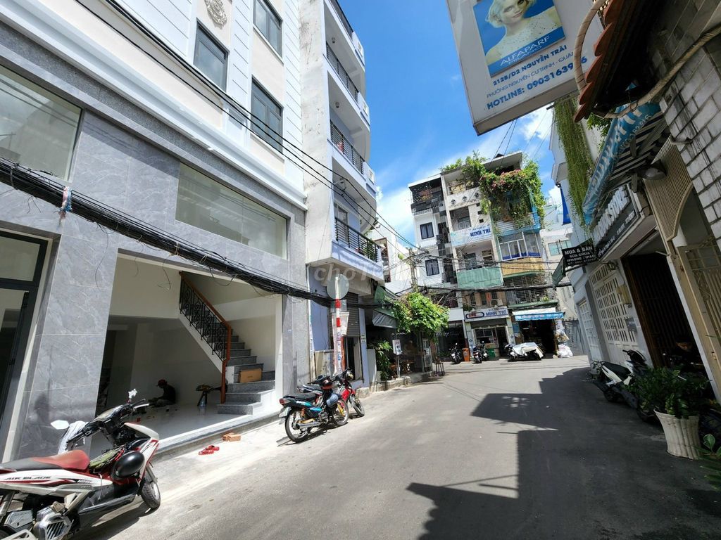 Cần bán nhanh nhà HXH  đường Nguyễn Trãi , Q1 :  ngang 6m