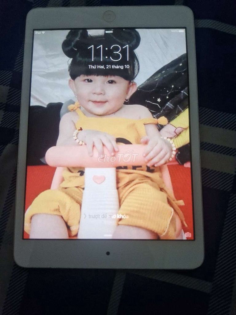 Ipad mini cho em bé xem chính chủ