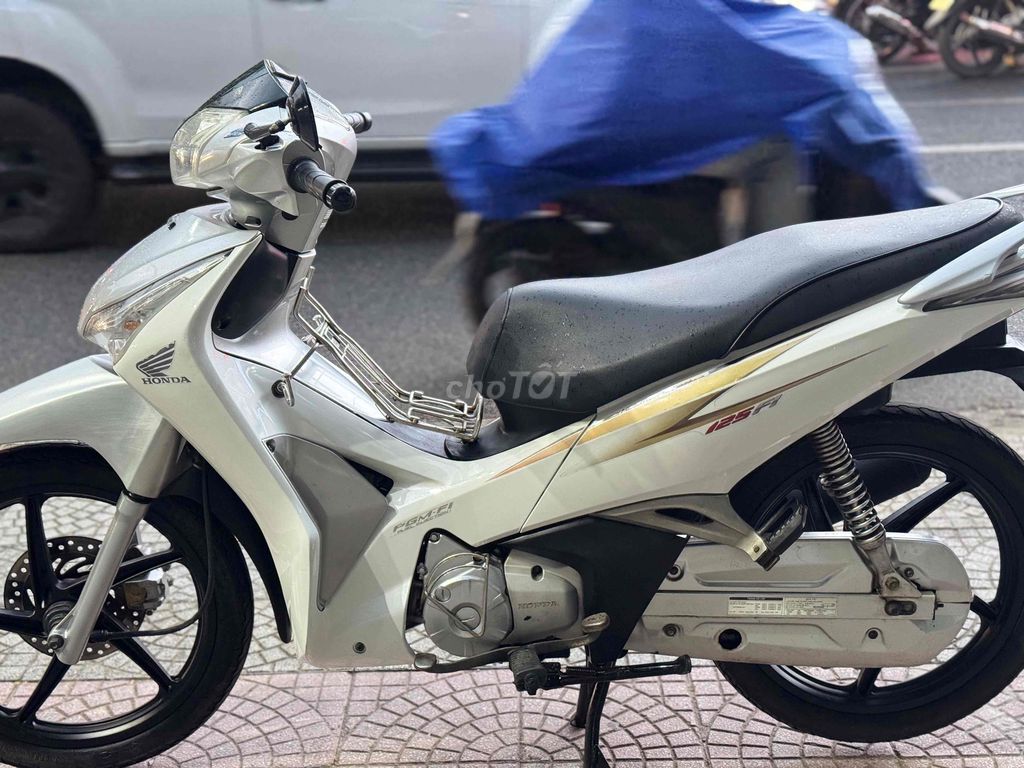 Honda Future 125 FI Белый серебристый