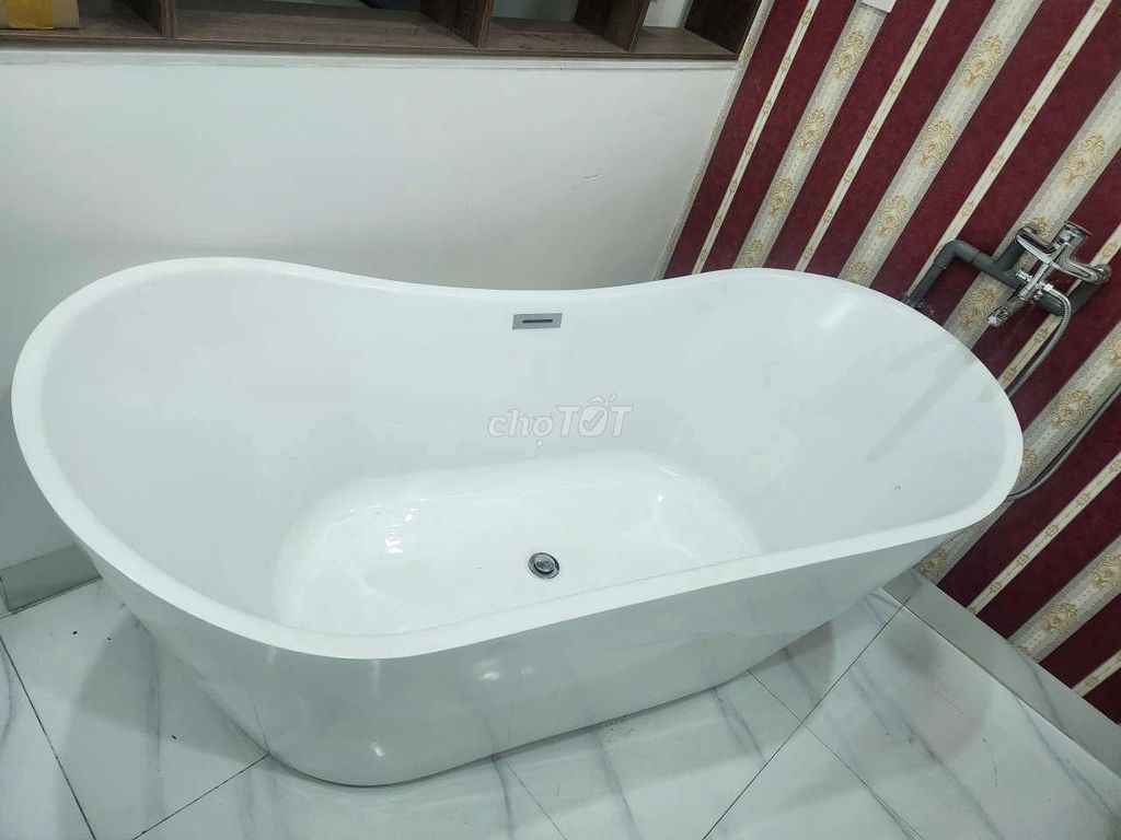 Bồn tắm Trắng Mới 99%. Mua bán Thiết bị vệ sinh, nhà tắm tại Thành phố Thuận An Bình Dương được đăng bởi A Tú  hình 1