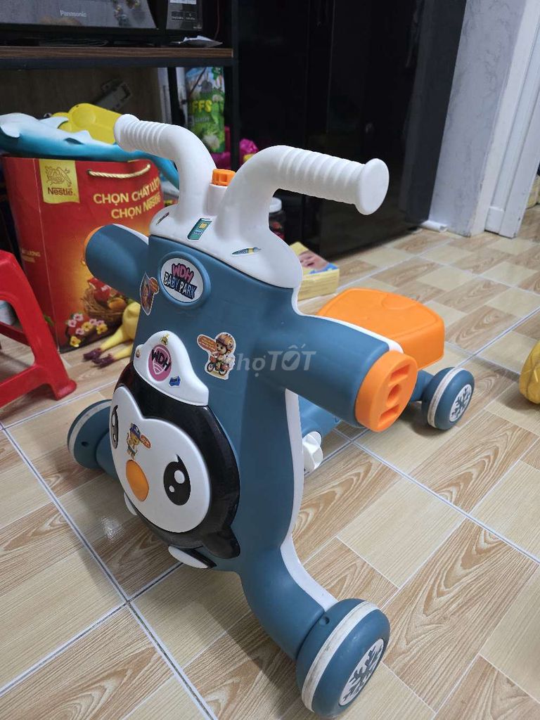 Xe tập đi 3 kiểu dáng màu Xanh Trắng. Mua bán Mẹ và bé tại Quận 10 Tp Hồ Chí Minh được đăng bởi Quyền hình 1