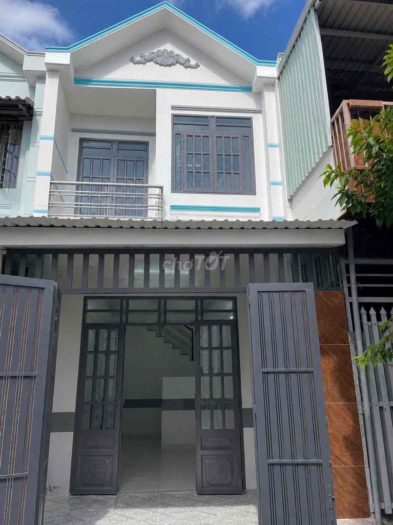 bán nhà gần đường Nguyễn Hữu Cảnh, hội trường và trường học đông hoà