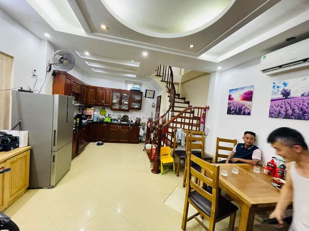 Bán nhà ngõ 45 Trần Thái Tông, Cầu Giấy, 42m2, 4T, gần ô tô, 8.6tỷ