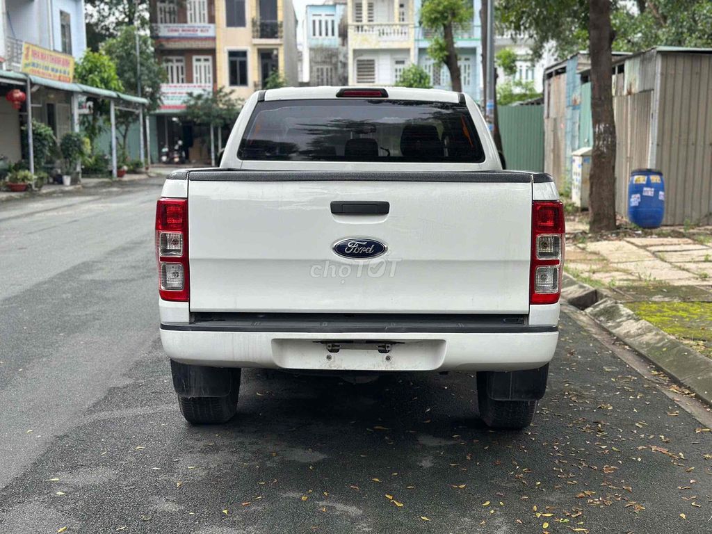 Ford Ranger 2015 XLS 2.2L 4x2 AT Form mới. Mua bán Ô tô tại Thành phố Dĩ An Bình Dương được đăng bởi Trung tâm xe qua sử dụng Di An Ford hình 3