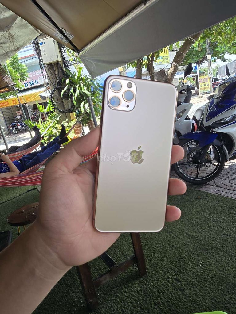 Apple iPhone 11 Pro Max 64GB Vàng đồng Đã sử dụng. Mua bán Điện thoại tại Thành phố Thuận An Bình Dương được đăng bởi Điện Thoại Cũ Giá Rẻ Bình Dương hình 1