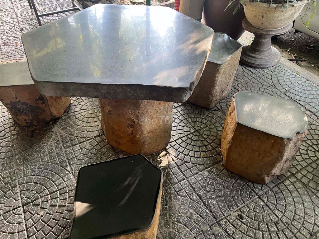 Bộ bàn ghế đá bazan Đen, Nâu. Mua bán Bàn ghế tại Quận Liên Chiểu Đà Nẵng được đăng bởi Phuoc hình 1