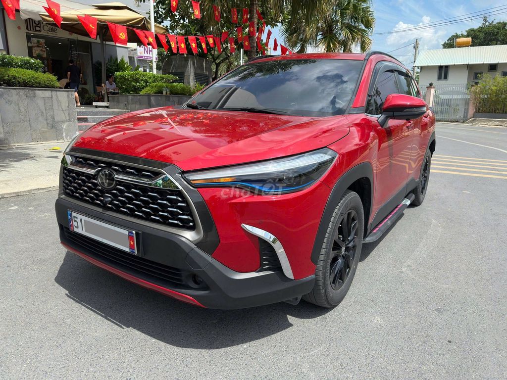 Toyota Corolla Cross 2023 автомат, красный