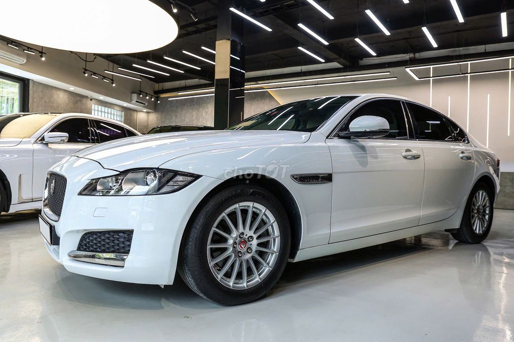 Jaguar XF Pure 2.0 AT 2017 - 1 Chủ Từ Đầu. Mua bán Ô tô tại Quận Tân Bình Tp Hồ Chí Minh được đăng bởi FatCar Auto hình 4