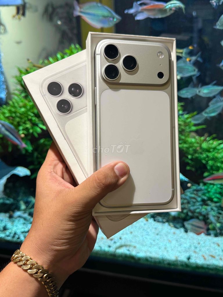 Apple 17 Promax 256GB Trắng Siêu Lướt Fullbox. Mua bán Điện thoại tại Quận Liên Chiểu Đà Nẵng được đăng bởi Tin Store hình 1