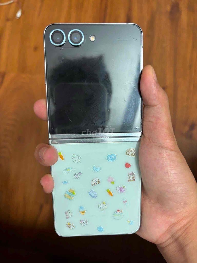 Z Flip 5 512GB bản vn ngoại hình 98% 6tr4 có fix. Mua bán Điện thoại tại Quận Bắc Từ Liêm Hà Nội được đăng bởi Gao Đỏ hình 1