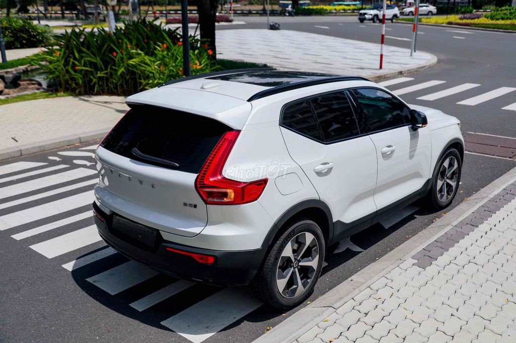 Volvo_XC40_B5_RDesign Model 2024 Bank 90%. Mua bán Ô tô tại Quận 7 Tp Hồ Chí Minh được đăng bởi PHÁT ĐẠT LUXURY CAR hình 3