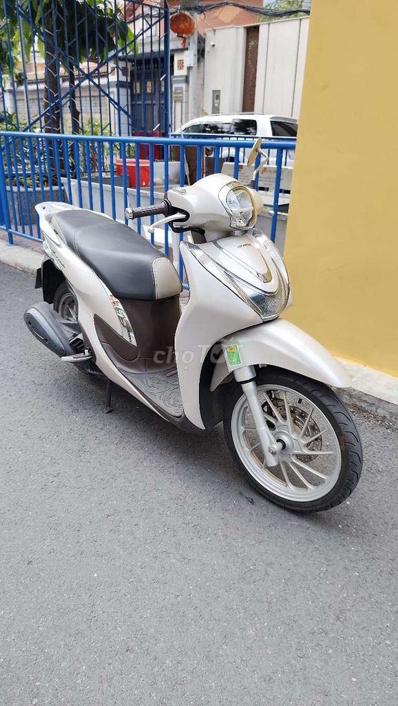Honda Lead 2025 и Sh mode 2020