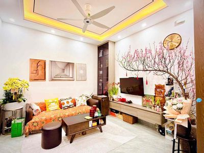 Cho thuê nhà nguyên căn Ngã Tư Canh 5 Tầng 4PN Mới Xây Full Đồ ở luôn