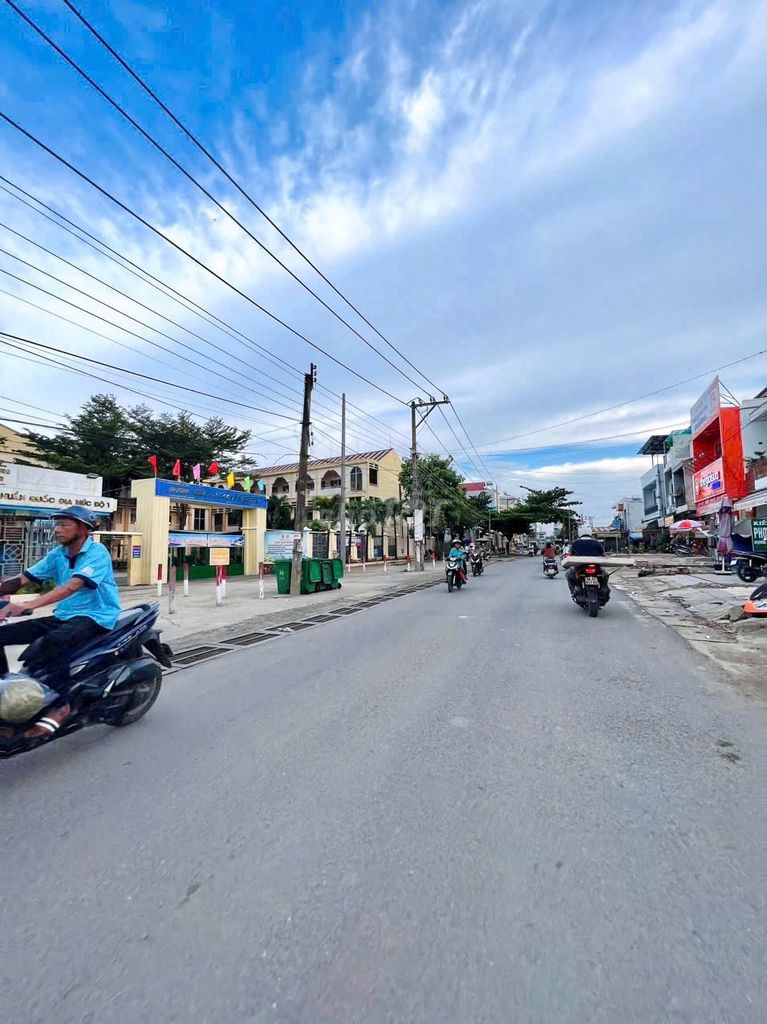 ĐẤT MẶT TIỀN KINH DOANH RỘNG 32M , HÀNG HIẾM ANH CHỊ ƠI
