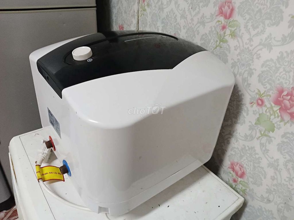 Bình nóng lạnh Ferroli 30L Trắng Đen. Mua bán Thiết bị vệ sinh, nhà tắm tại Quận Ngô Quyền Hải Phòng được đăng bởi ĐIỆN LẠNH 469 hình 1