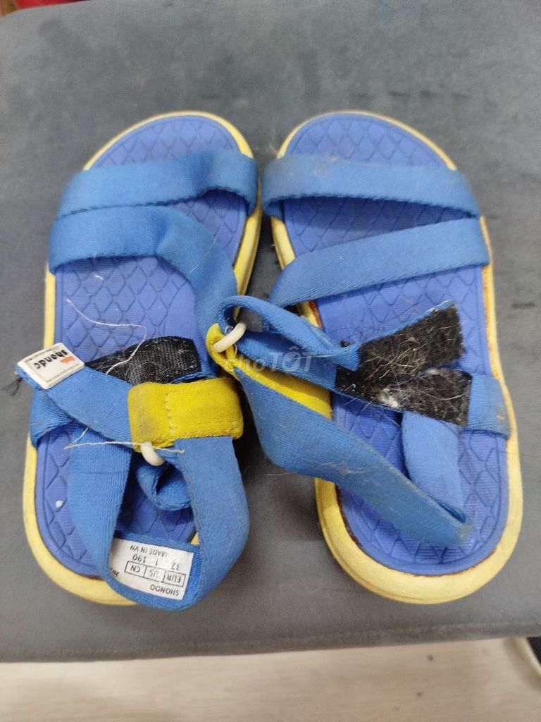 Sandal Shondo Trẻ em Vải Xanh Vàng Size 32. Mua bán Mẹ và bé tại Quận 1 Tp Hồ Chí Minh được đăng bởi tú hình 1