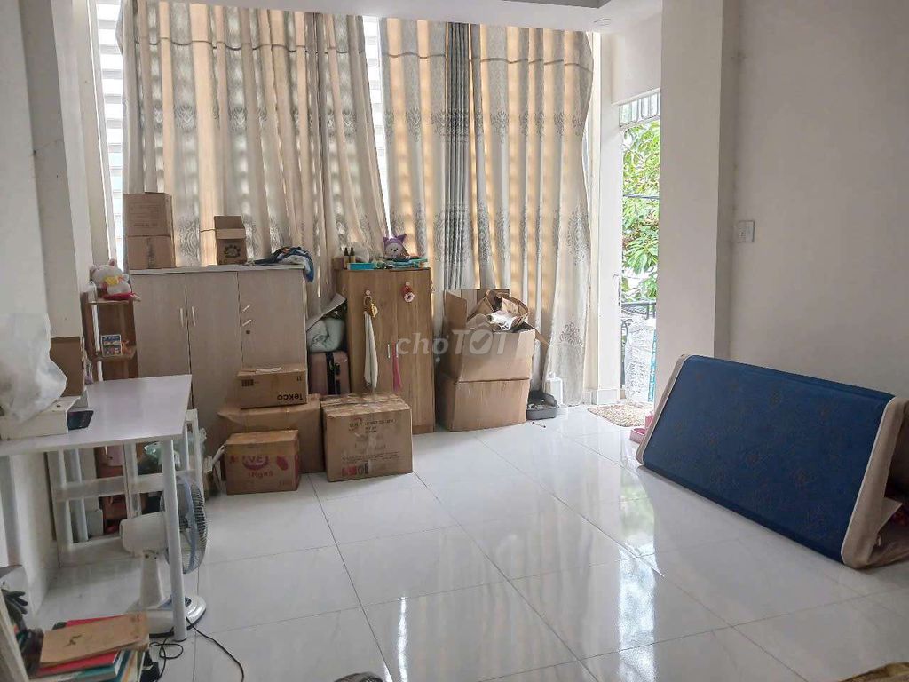 Tìm bạn nữ ở ghép phòng 1:2