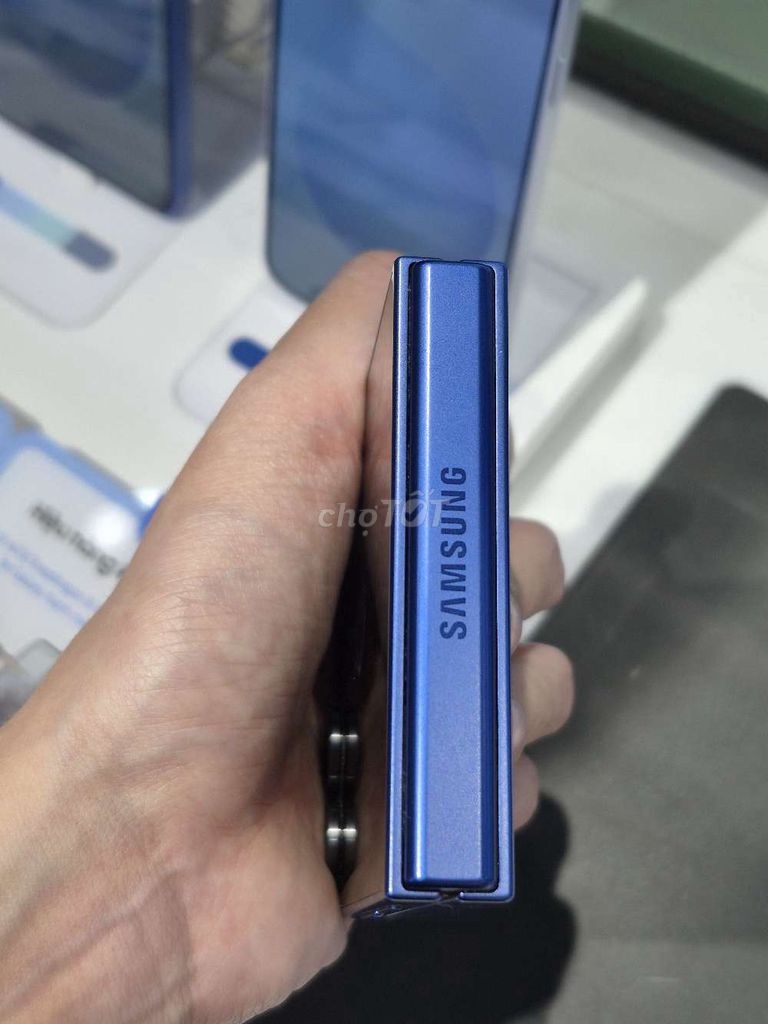 Samsung Z Flip 7 256GB Xanh. Mua bán Điện thoại tại Huyện Đông Anh Hà Nội được đăng bởi NGUYỄN THỊ THU hình 3