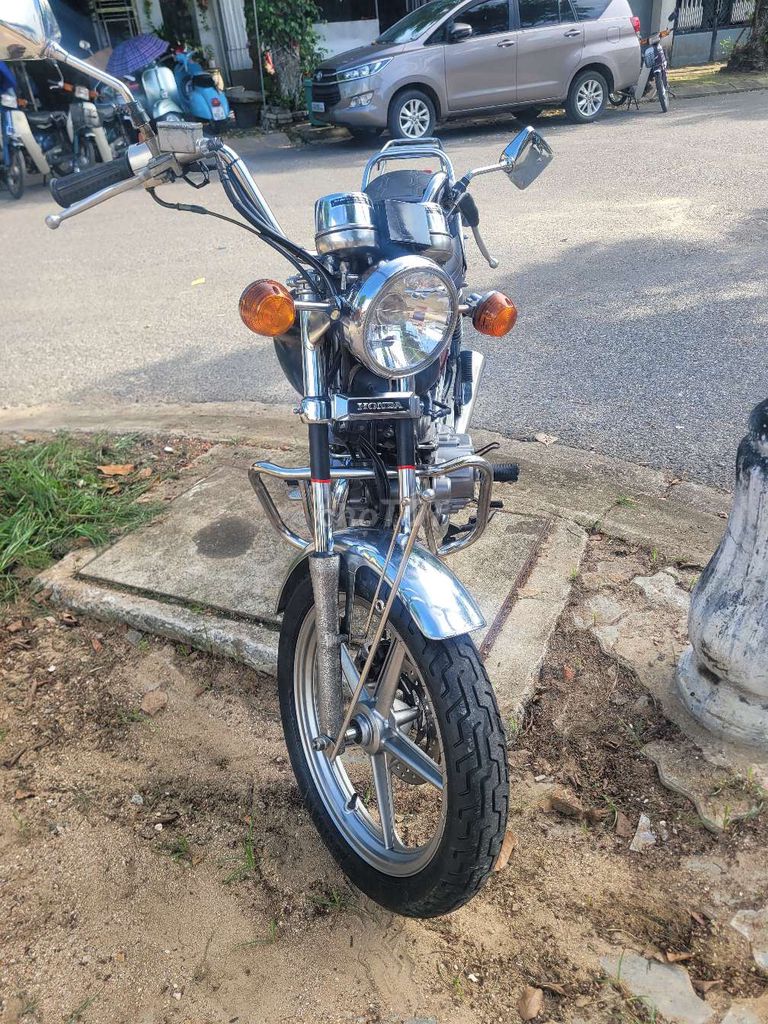 Honda Custom CM125 черно-красный с ручным сцеплением