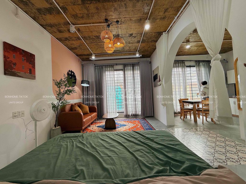 Сдается студия с отдельной кухней, полная меблировка, 45 м², рядом с аэропортом