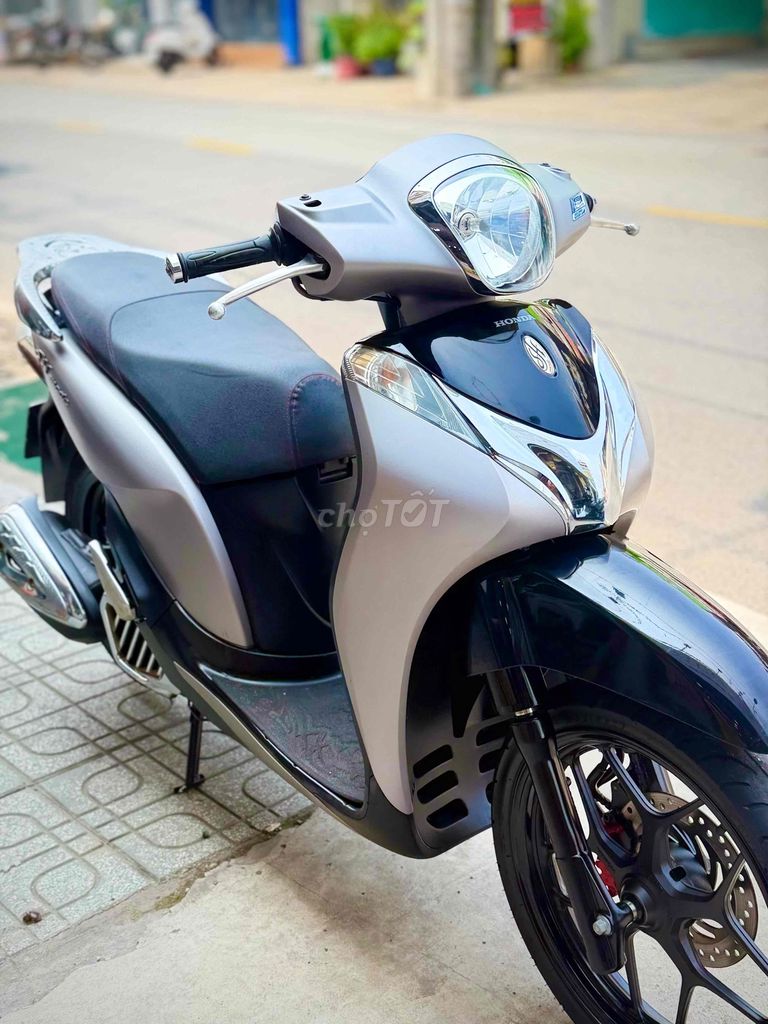 Специальная серая модель Honda SH 2018