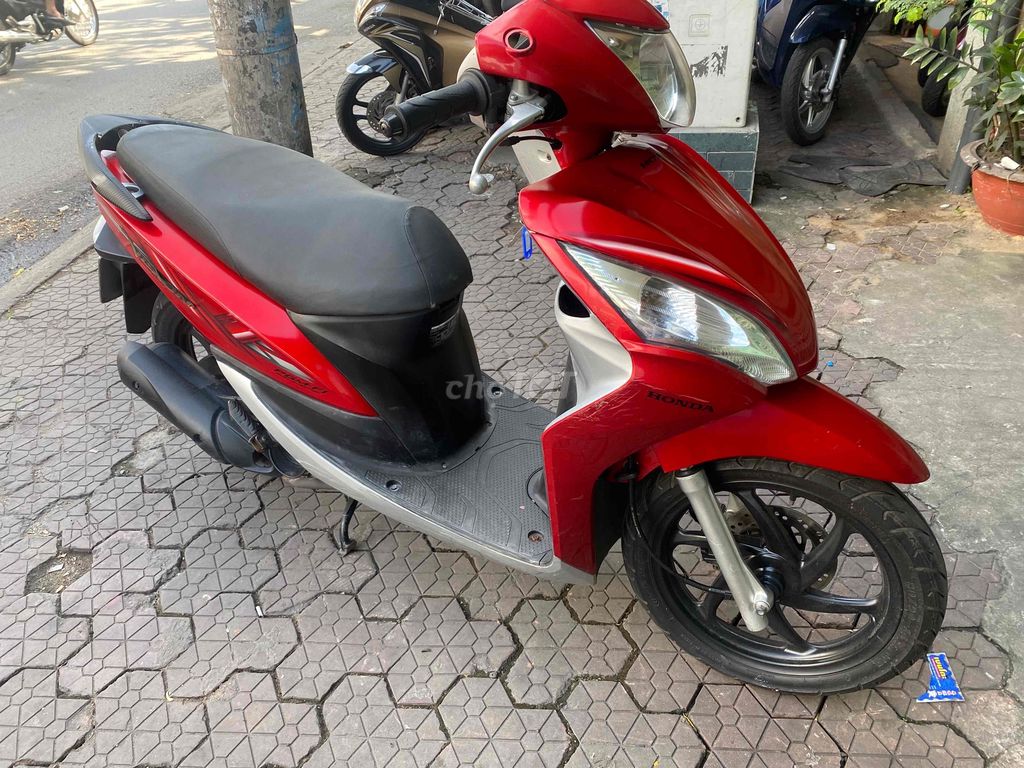 Honda Vision màu Đỏ. Mua bán Xe máy tại Quận 7 Tp Hồ Chí Minh được đăng bởi thanh xuân hình 5