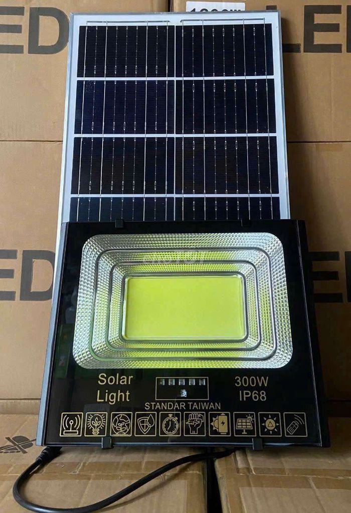 Đèn pha LED năng lượng mặt trời 100W. Mua bán Đèn tại Quận 11 Tp Hồ Chí Minh được đăng bởi Đam bảo linh hình 1