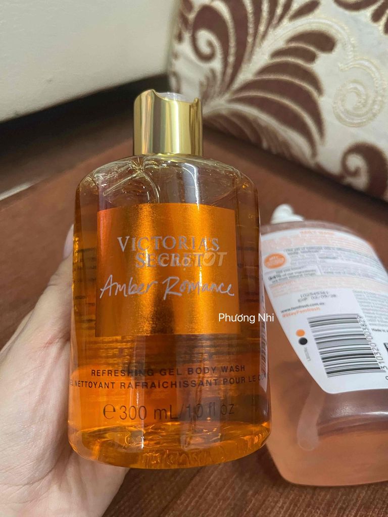 Sữa tắm Victorias Secret Amber Romance Nữ. Mua bán Phụ kiện thời trang khác tại Thành phố Sóc Trăng Sóc Trăng được đăng bởi Phương Nhi hình 1