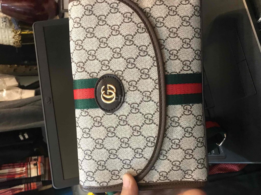 Gucci chéo nhập