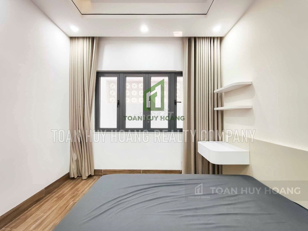 Modern Nam Việt Á house with 3 en-suite bedrooms and parking — photo 12