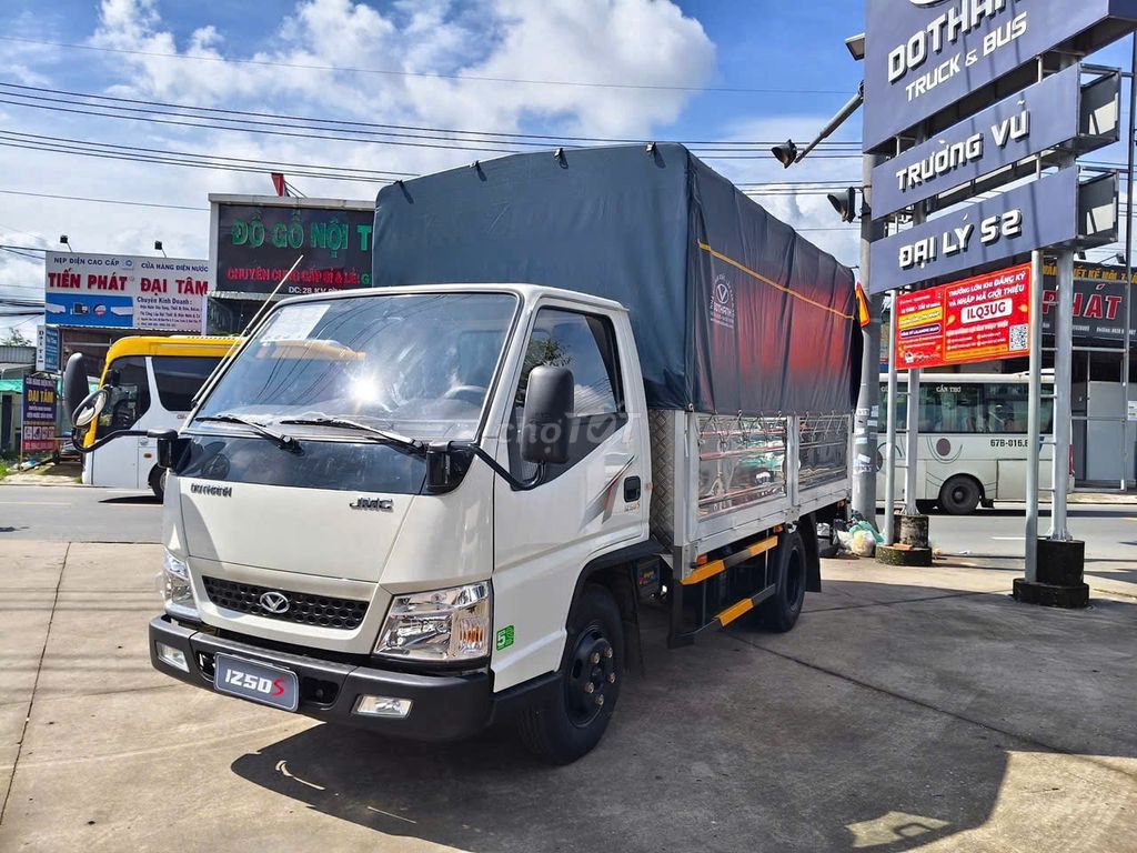 XE TẢI 2 TẤN 4 ĐÔ THÀNH IZ50S TRẢ TRƯỚC 65 TRIỆU. Mua bán Xe tải, xe ben tại Huyện Cao Lãnh Đồng Tháp được đăng bởi ĐẠI LÝ XE TẢI GIÁ TỐT MIỀN TÂY hình 3