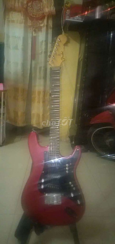Đàn guitar điện phím lõm Fender Đỏ. Mua bán Nhạc cụ tại Quận 7 Tp Hồ Chí Minh được đăng bởi Đặng Minh Phúc hình 1