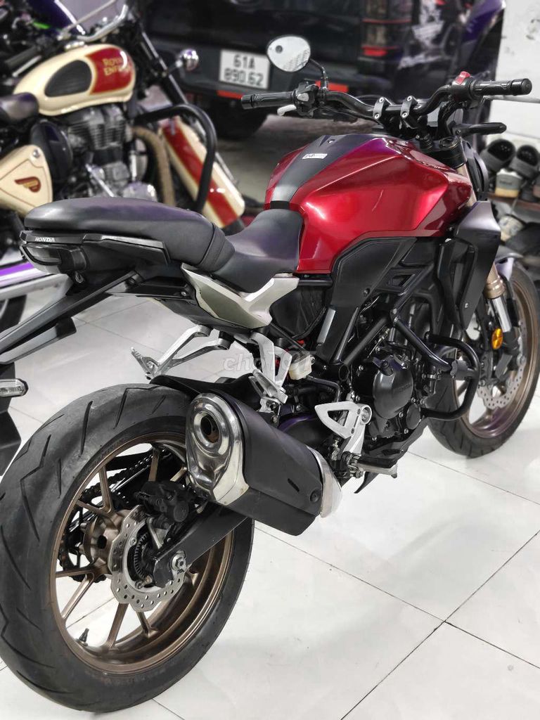 Honda CB300R ABS 2020 красный, оформление купли-продажи