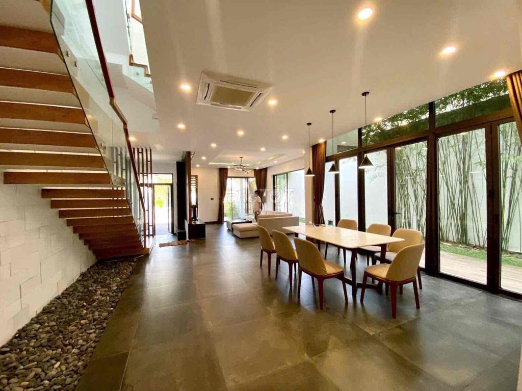 Modern 5-bedroom villa with gym and garden in Nam Việt Á — photo 1