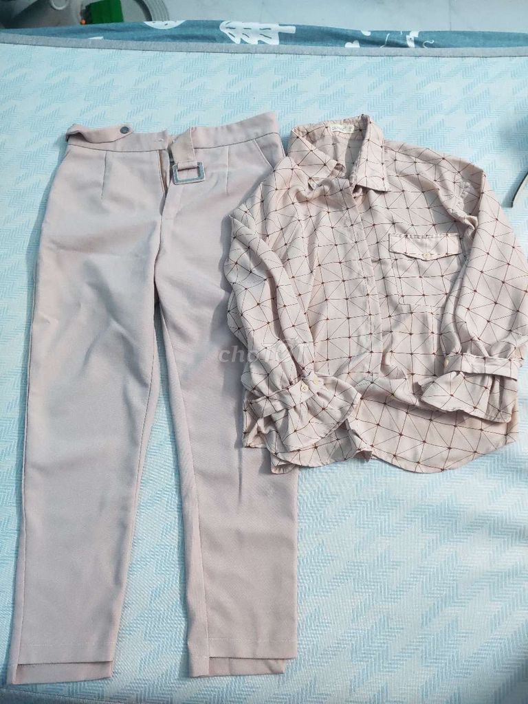 Bộ quần áo Nữ Beige size M. Mua bán Quần áo tại Quận Hai Bà Trưng Hà Nội được đăng bởi Dung Tặng Đồ hình 1