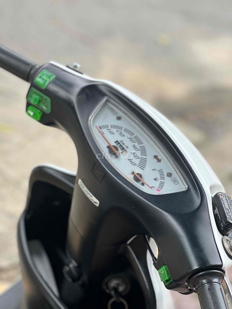 Honda Tay Ga 2 Thì 50 Phân Khối Ko Cần Bằng Lái. Mua bán Xe máy tại Quận 1 Tp Hồ Chí Minh được đăng bởi Hien hình 11