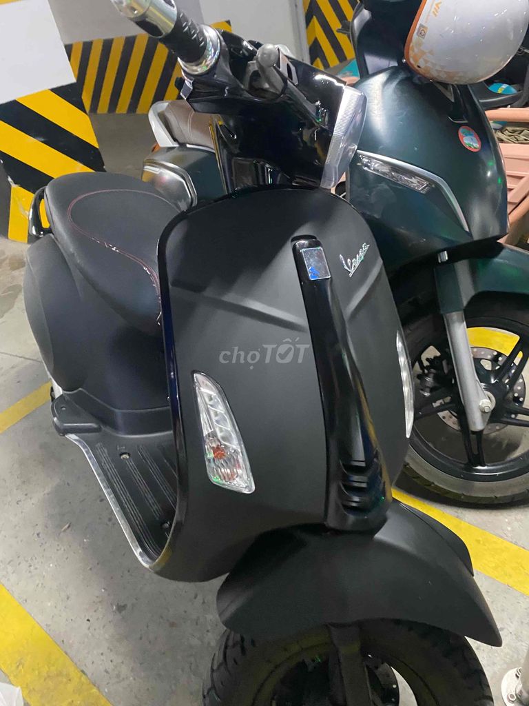 Электроскутер Piaggio Vespa Матовый черный