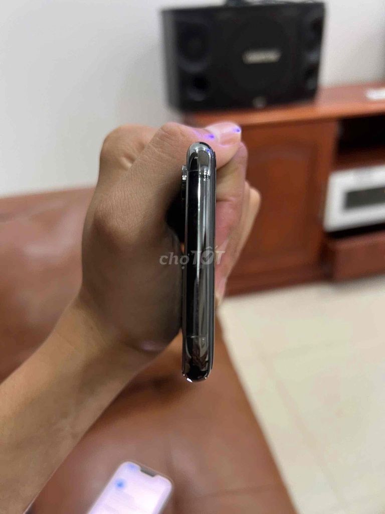 iPhone XS đen. Mua bán Điện thoại tại Quận Tân Bình Tp Hồ Chí Minh được đăng bởi Đặng Việt hình 1