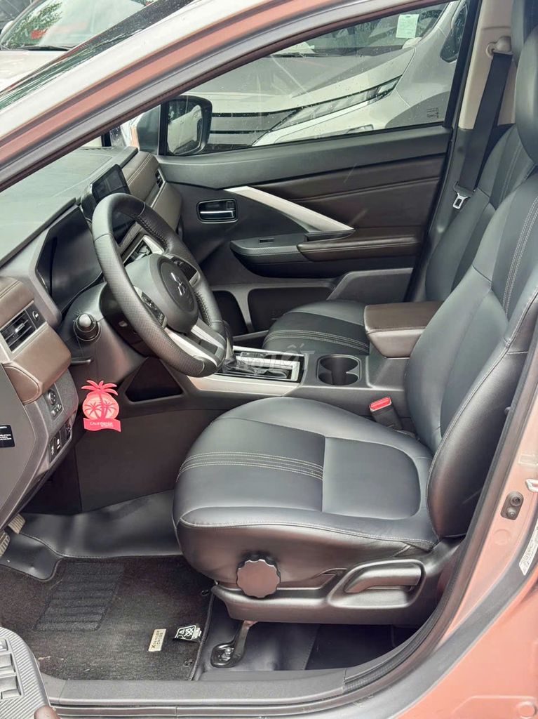 Mitsubishi Xpander 7 мест Серебристый