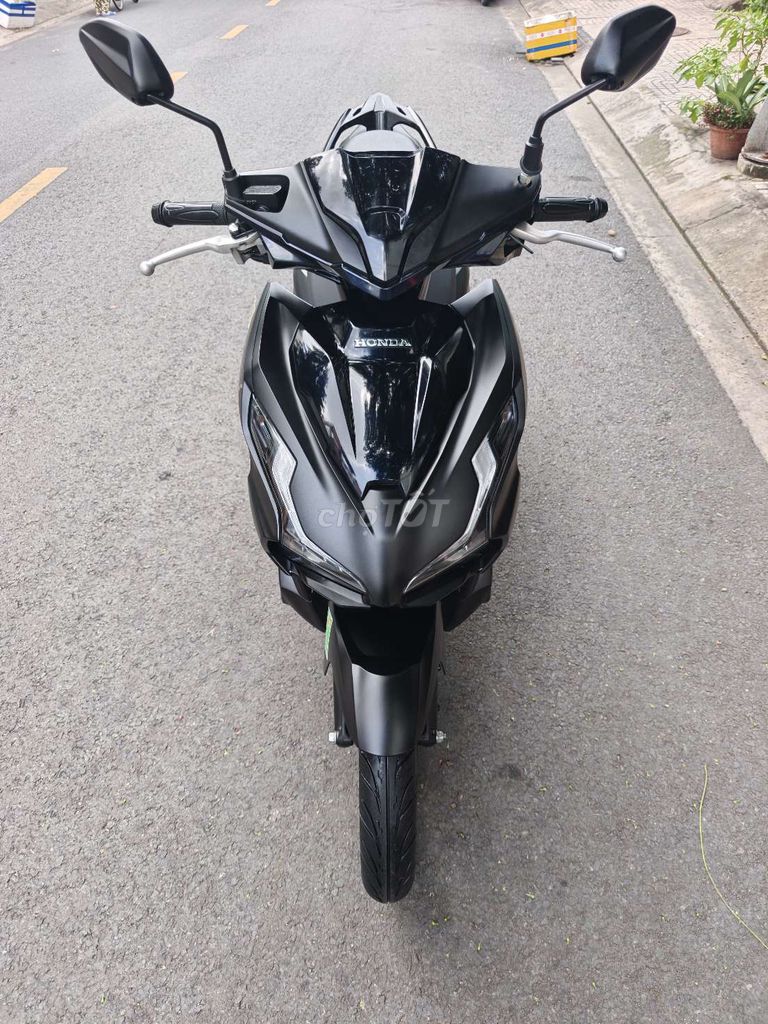 Honda Air Blade 125 2024 черный пробег 3900 км
