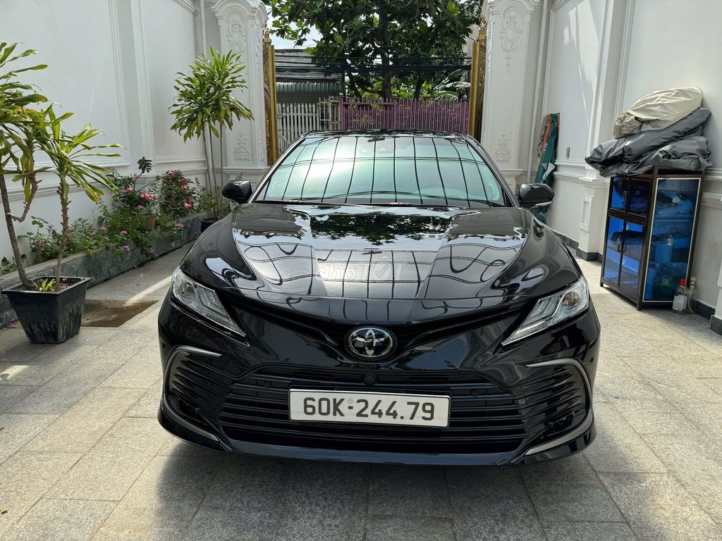 Toyota Camry 2023 - 5000 km