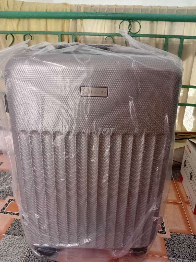 Vali Larita Sena ID2500_24M Silver Gray 24 inch. Mua bán Túi xách tại Quận Liên Chiểu Đà Nẵng được đăng bởi Anh Trần hình 1